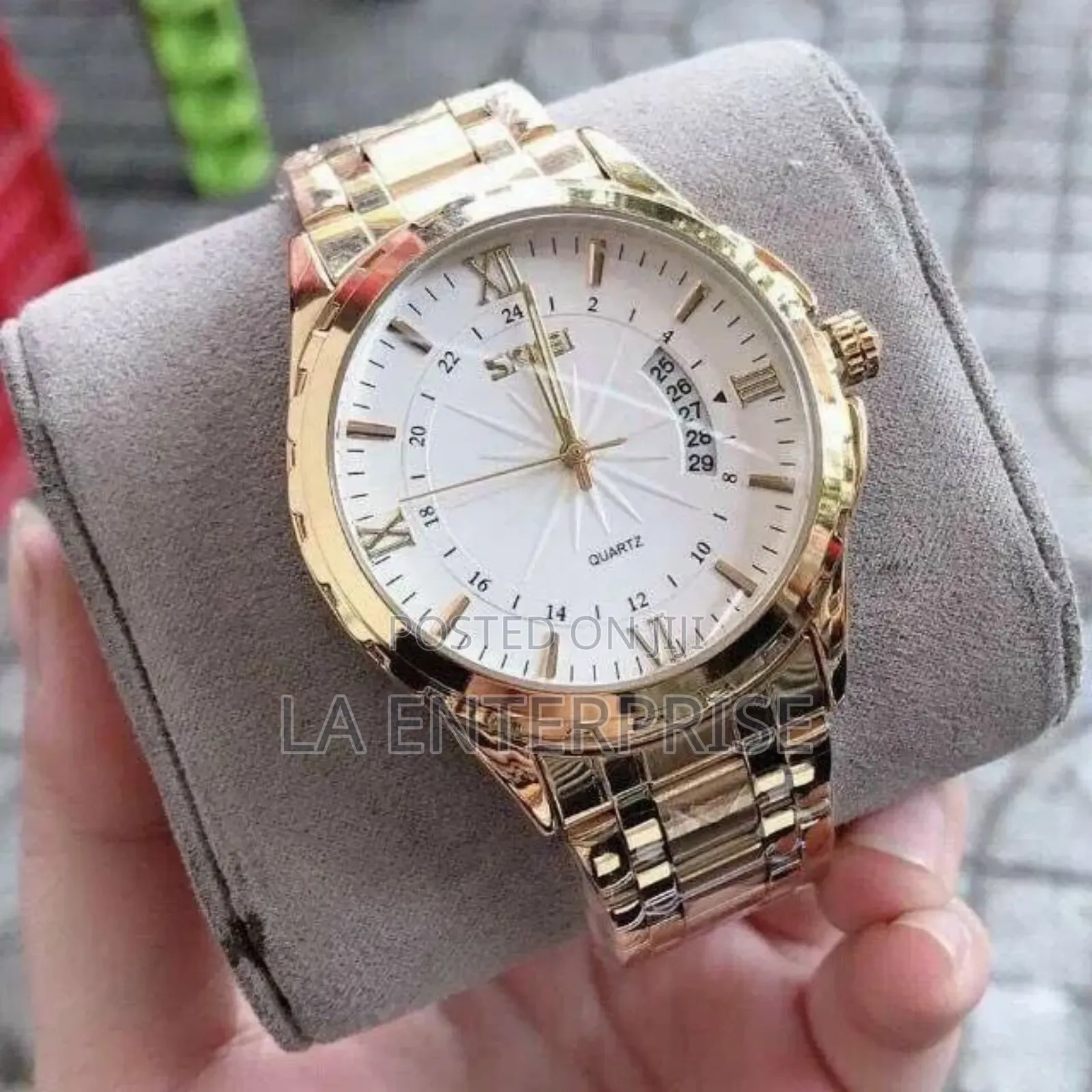 Skmei Golden Quartz Watch