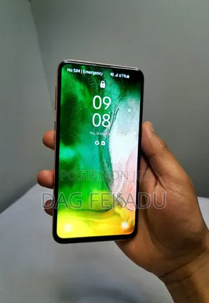 Photo - New Samsung Galaxy S10e 128 GB Orange