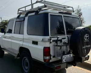 Toyota Land Cruiser 2010 Ivory