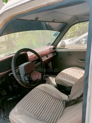 Toyota Hilux 1988 White
