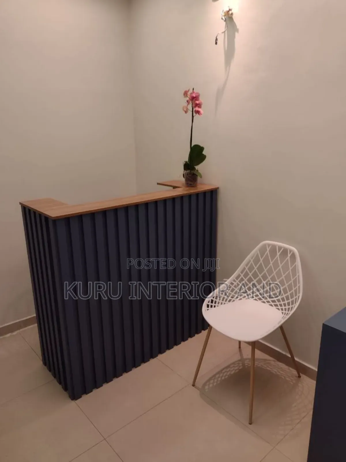 Reception Tabel 130cm Width X 110cm Height X 50 Cm Debth