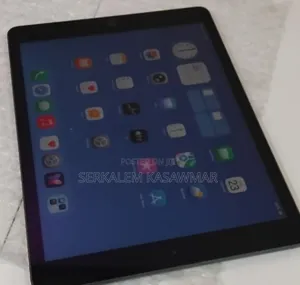 Photo - New Apple iPad 10.2 (2019) 128 GB Gray