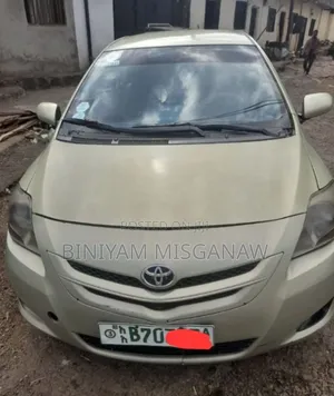 Photo - Toyota Yaris 2008 Gold