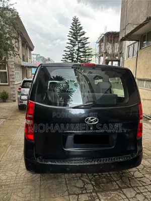 Hyundai H1 2.4 GLS 2011 Black