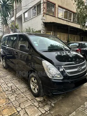 Photo - Hyundai H1 2.4 GLS 2011 Black