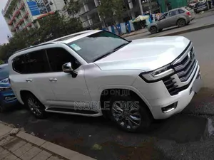 Photo - Toyota Land Cruiser 2023 Ivory