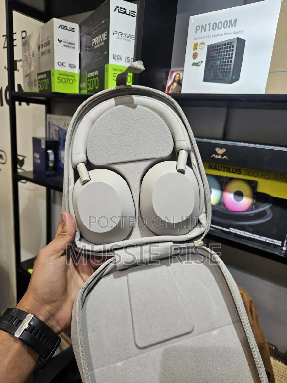 Sony Wh-1000xm5 – Premium Noise Cancelling Headphones