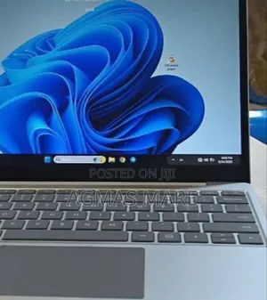 New Laptop Microsoft Surface Go 8GB Intel Core I5 SSD 128GB