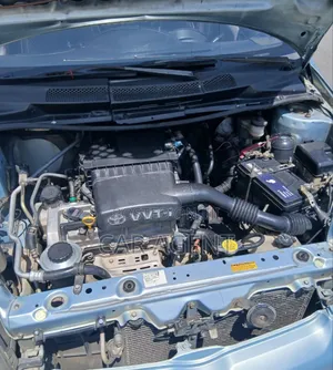 Toyota Vitz 2004 Blue