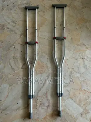 Photo - Axillary Crutches屬嵌elbow Kranch{{Increments to Accommodate Adults