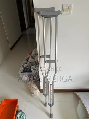 Photo - Pair Adjustable Crutches for Adults肖豳taking It With You for Travelling