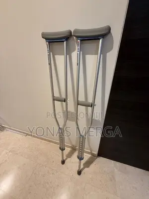 Photo - Axillary Crutches雀戶crutche啄曰lightweight Aluminum Gray Dot Crutches