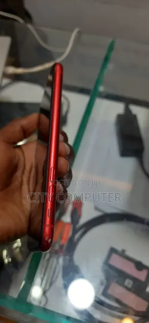 New Apple iPhone 11 64 GB Red