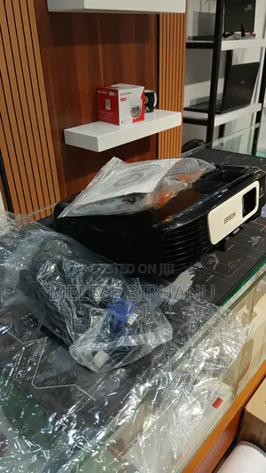 New Epson Ex9210 Wirrless Projector