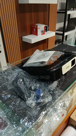 New Epson Ex9210 Wirrless Projector