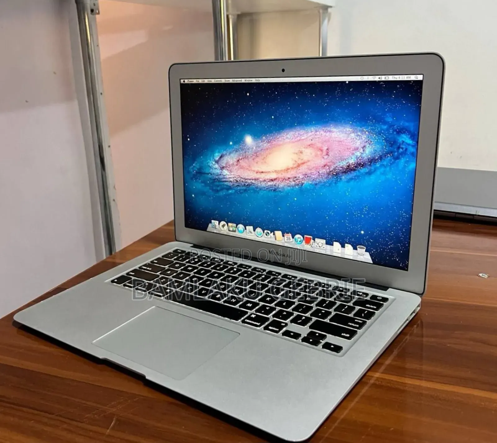 New Laptop Apple MacBook Air 2015 8GB Intel Core I5 SSD 256GB