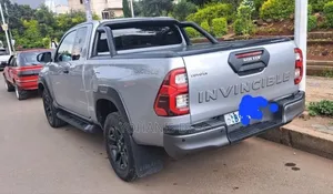 Toyota Hilux 2021 Silver