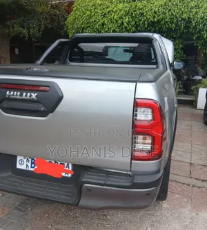 Toyota Hilux 2021 Silver