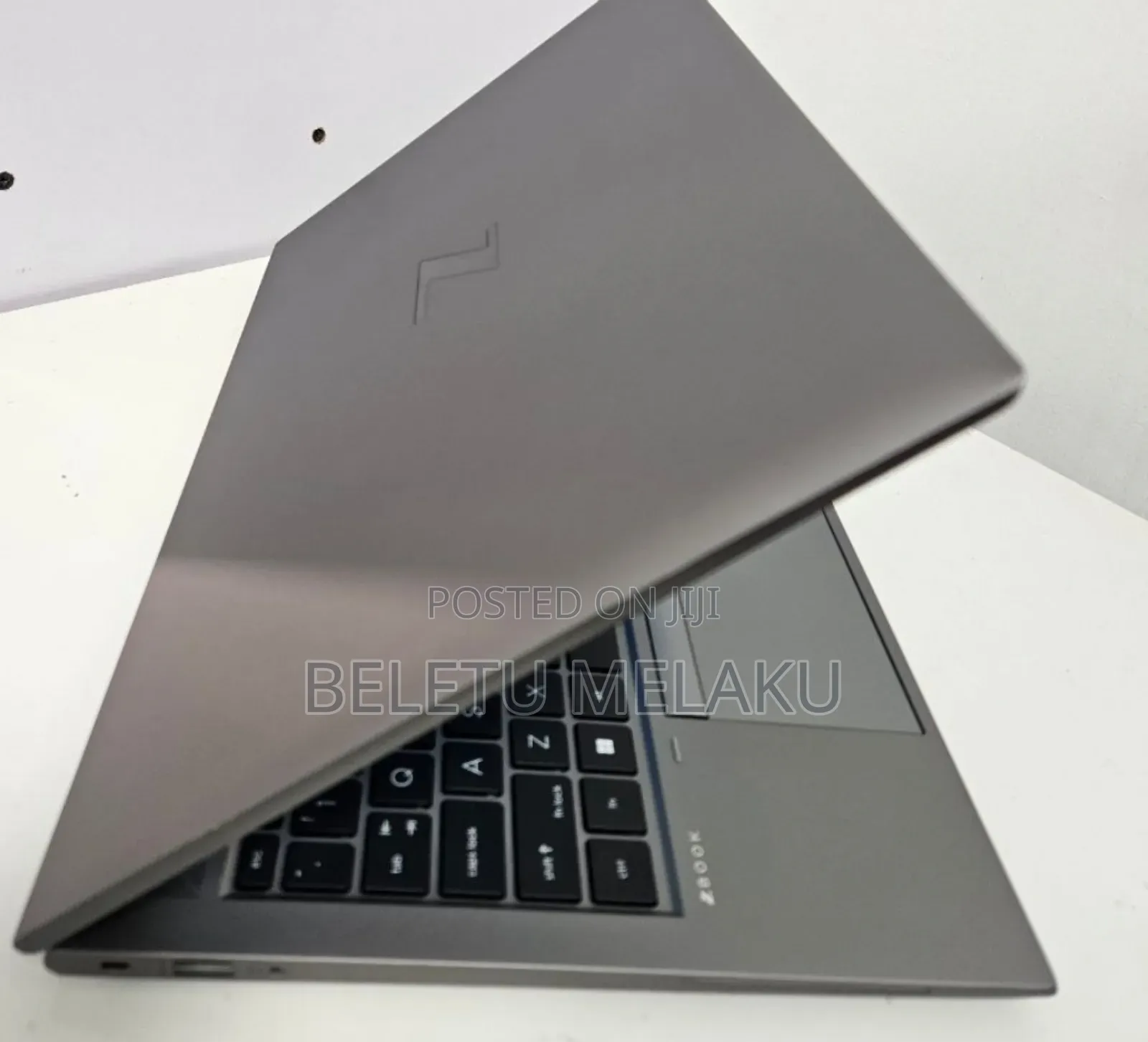 New Laptop HP ZBook Firefly G8 16GB Intel Core I7 SSD 1T