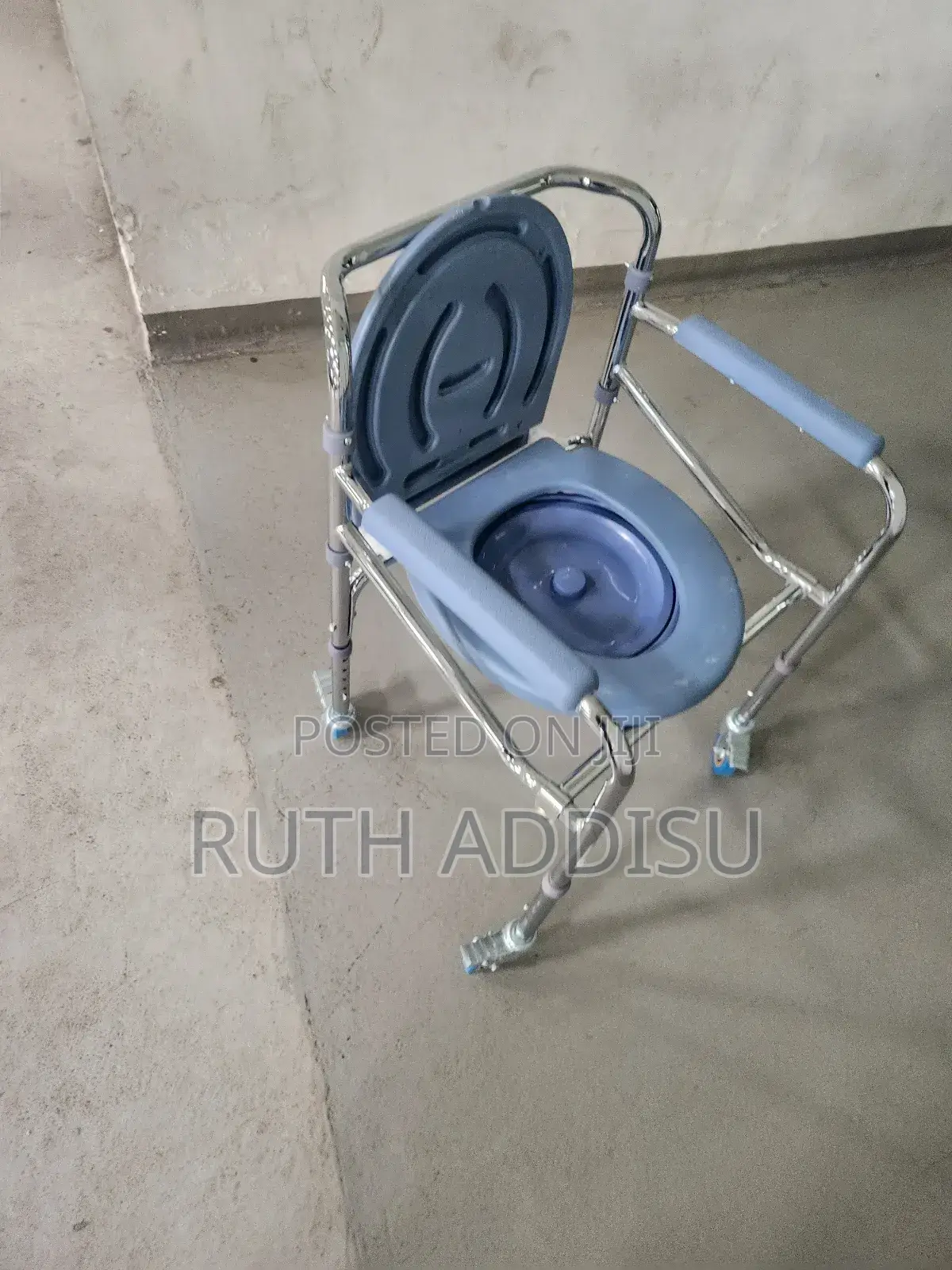 Four Wheels Commode Wheelchair轟出commode Wheelchair輕微wheelchair Toilet