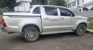Toyota Hilux 2013 Gray