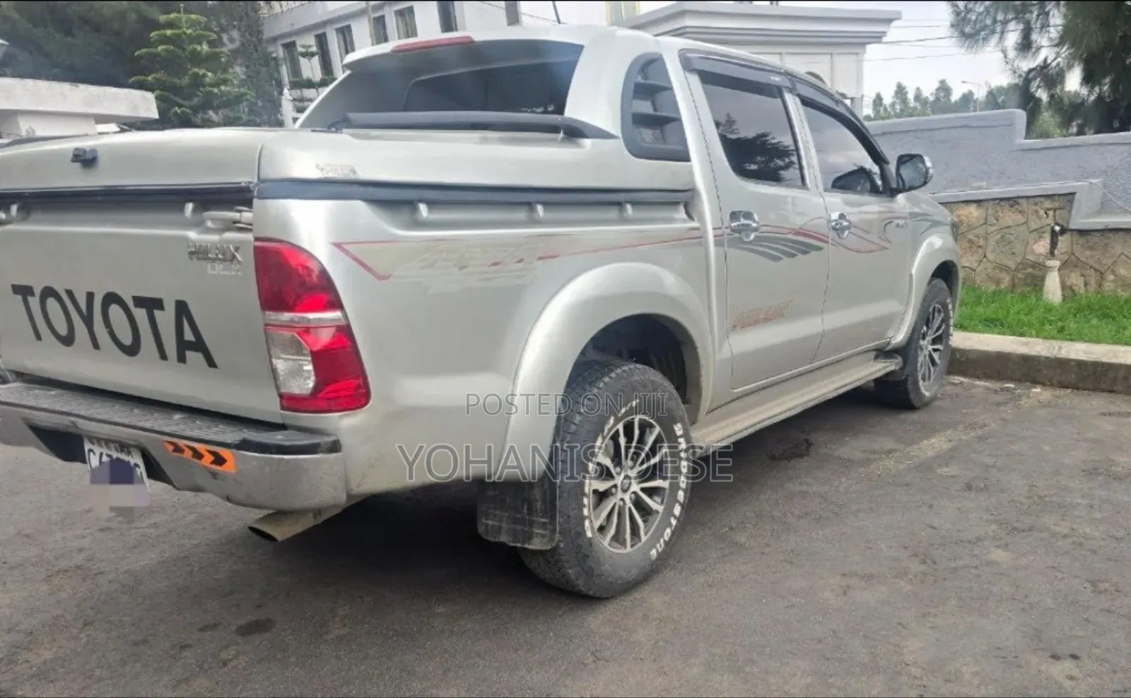 Toyota Hilux 2013 Gray