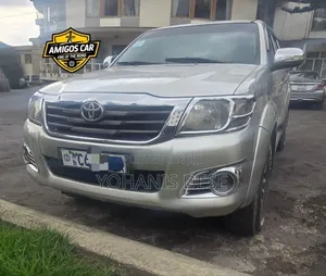 Photo - Toyota Hilux 2013 Gray