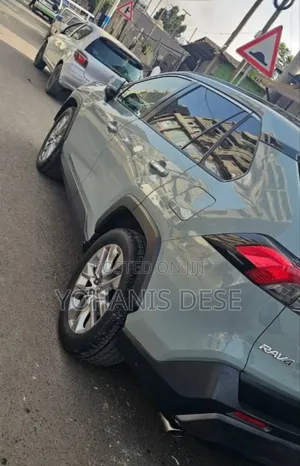 Toyota RAV4 2021 Blue