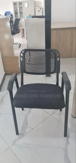 Office Guest Chair – Breathable Mesh Design