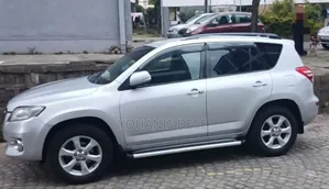 Toyota RAV4 2010 Silver