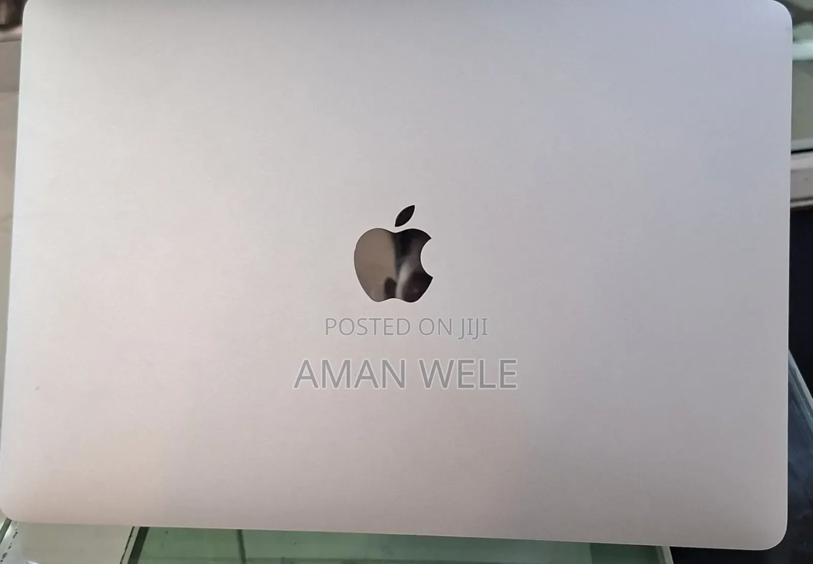 New Laptop Apple MacBook Pro 2022 M2 8GB Apple M2 SSD 512GB