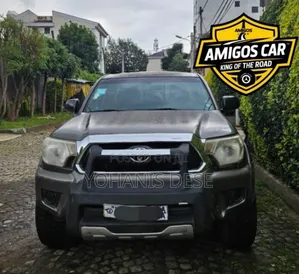 Photo - Toyota Tacoma 2012 Gray