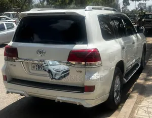Toyota Land Cruiser 2008 White