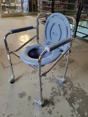 Photo - Toilet Chair囓鄰folding Commode Chair With Casters冉阻suitable for Old