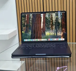 Photo - New Laptop Apple MacBook Air 2025 M4 13-Inch 16GB Apple M4 SSD 256GB