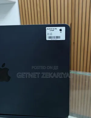 New Laptop Apple MacBook Air 2025 M4 13-Inch 16GB Apple M4 SSD 256GB