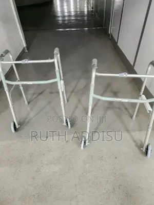 Photo - Foldable With Wheel Walker肺病walker庭長walker予我walker痛楚medical Walker
