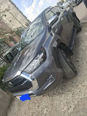 Toyota Hilux 2022 Gray