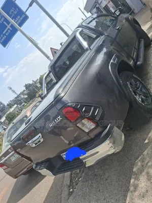 Toyota Hilux 2022 Gray