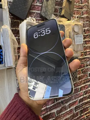 Photo - Apple iPhone 14 Pro Max 256 GB Gold