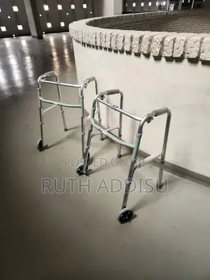 Photo - Foldable Walker延續medical Brand New With Frontal Wheel Walker胺調walker