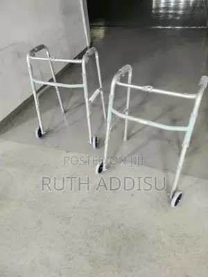 Photo - Foldable Walker朱明rand New Walker胺篇wslker朱諾walking Aid for Ealderly New