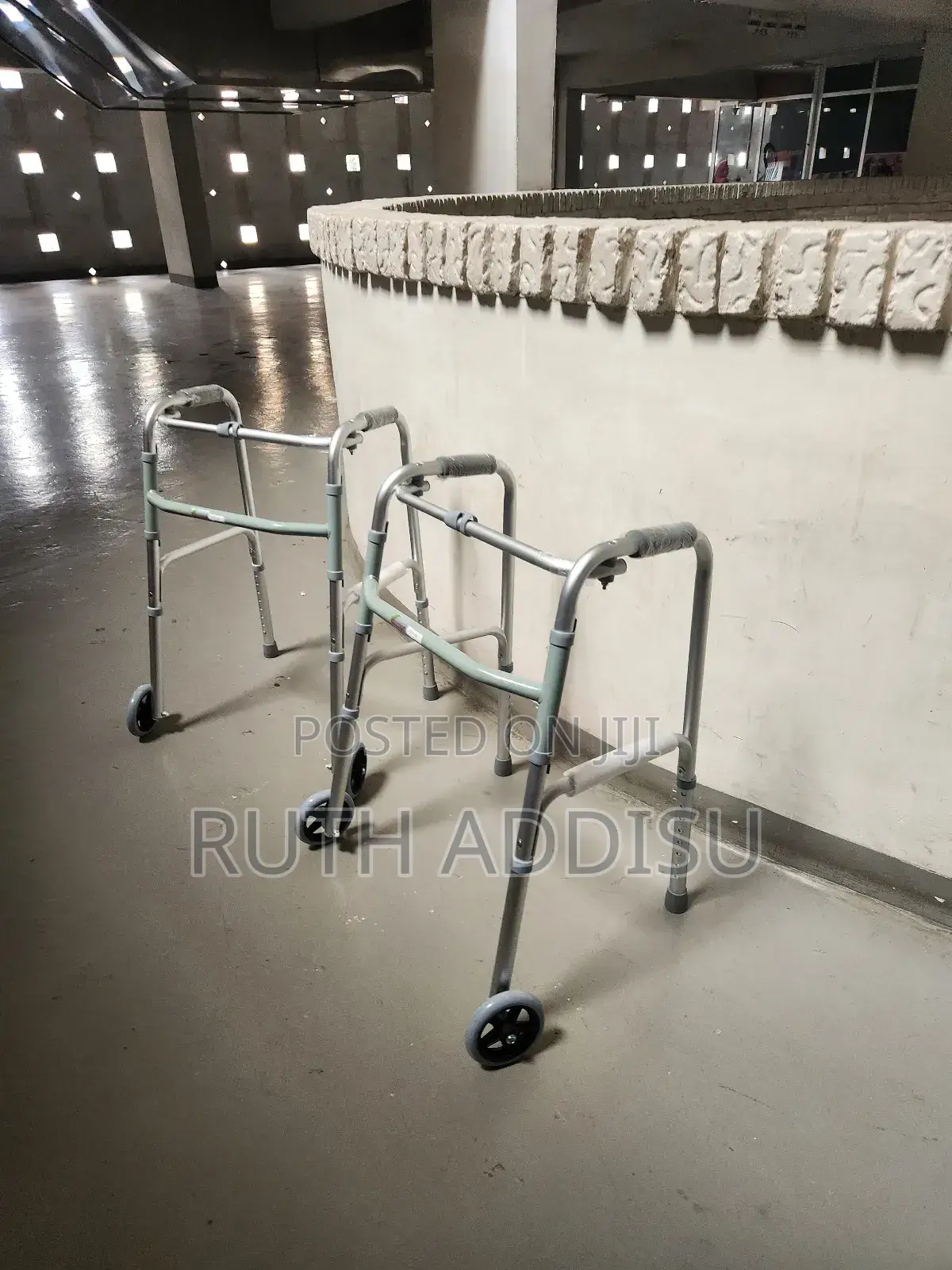 Foldable Walker求情medical Walker腔說walker段的brand New Walker朱紅walker