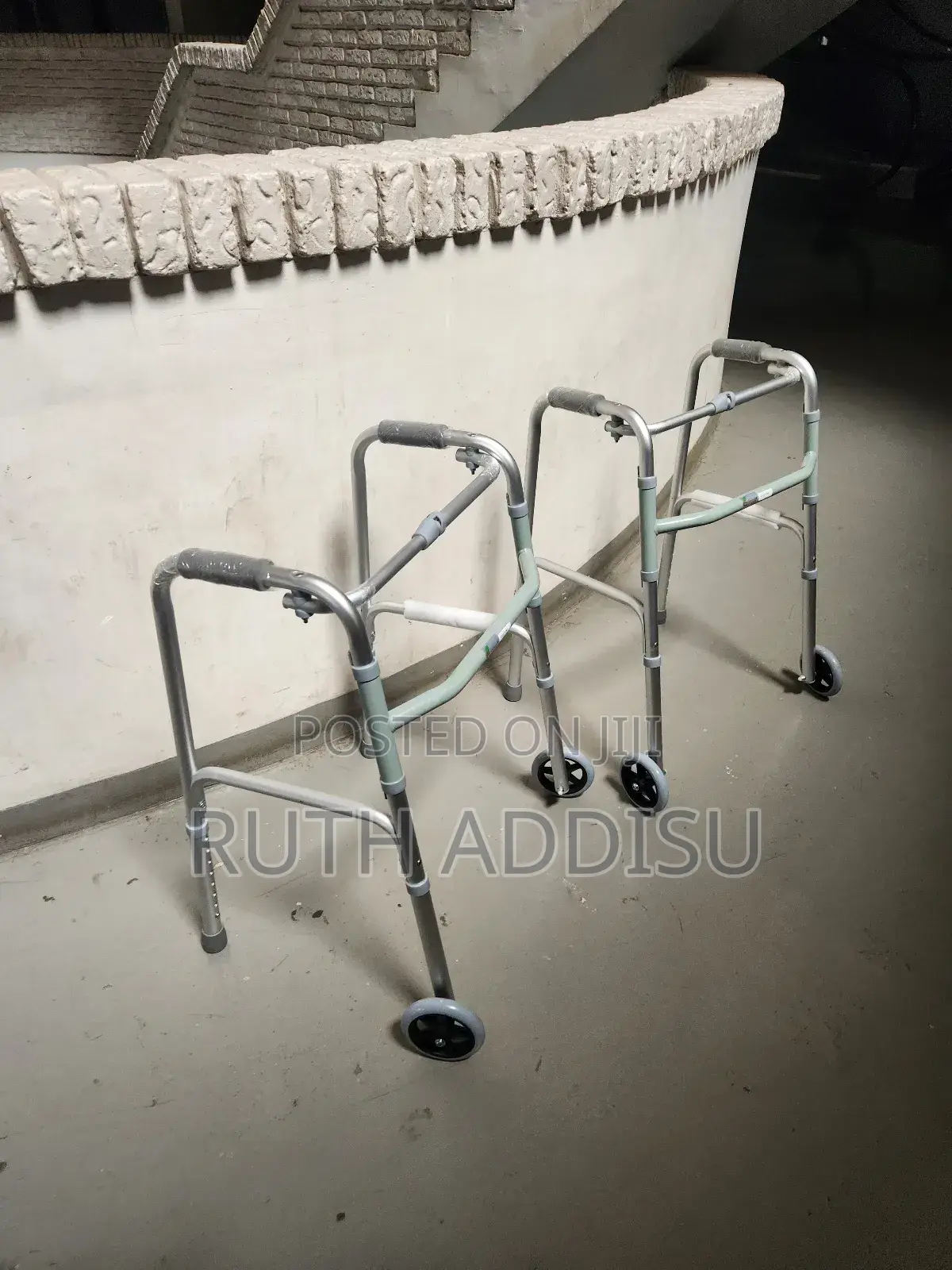 With Wheel Walking Aid傳媒foldable Walker蝨你medical Walker鳵了almunium Walk