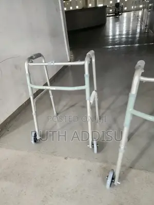 Photo - Walking Frame Walker腔說almunium Walker協助medical Walker腕帶walker New