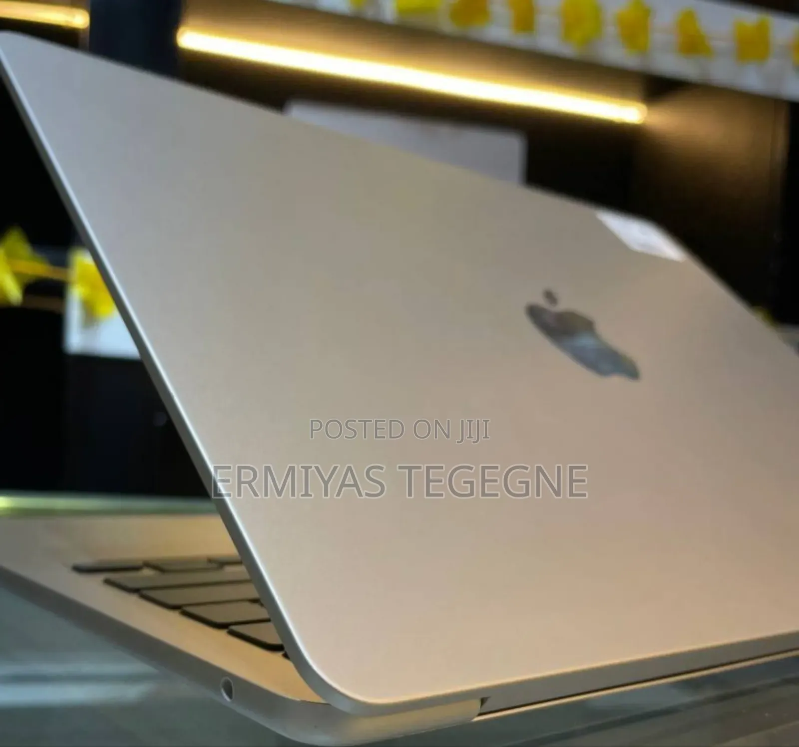 New Laptop Apple MacBook Air 2022 M2 8GB Apple M2 SSD 256GB