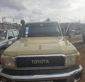 Photo - Toyota Land Cruiser 3.3 Diesel 4WD 2022 Beige