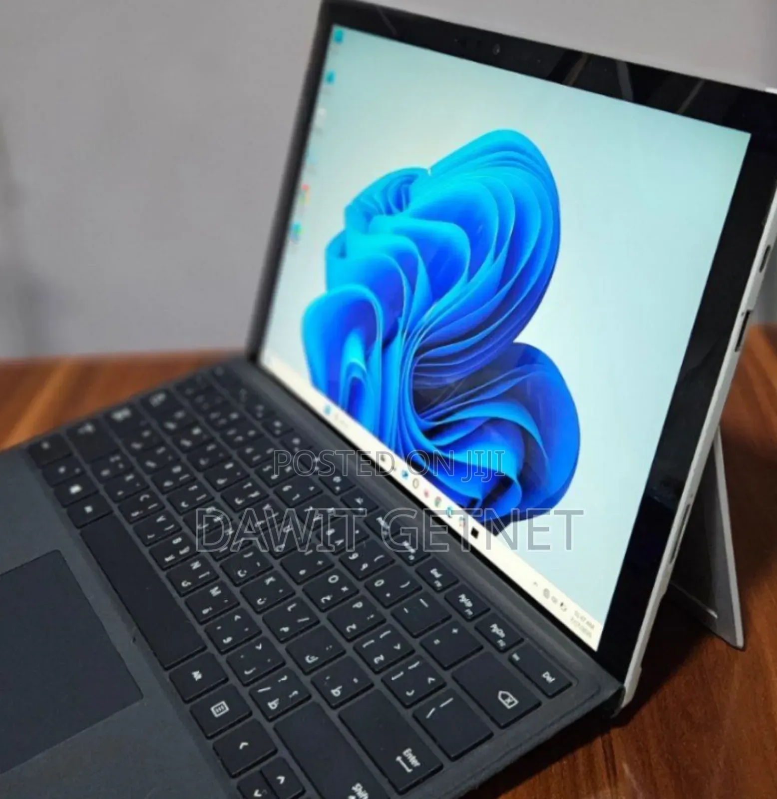 New Laptop Microsoft Surface 8GB Intel Core I5 SSD 128GB