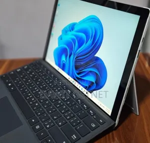 New Laptop Microsoft Surface 8GB Intel Core I5 SSD 128GB