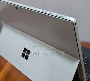 New Laptop Microsoft Surface 8GB Intel Core I5 SSD 128GB